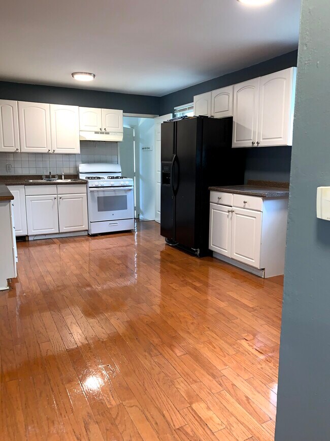 Building Photo - 505 Chele Dr