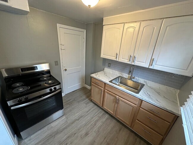Foto del edificio - 712 Taunton Pl