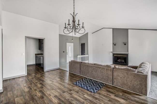 Foto del edificio - 315 Whipple Tree Ln