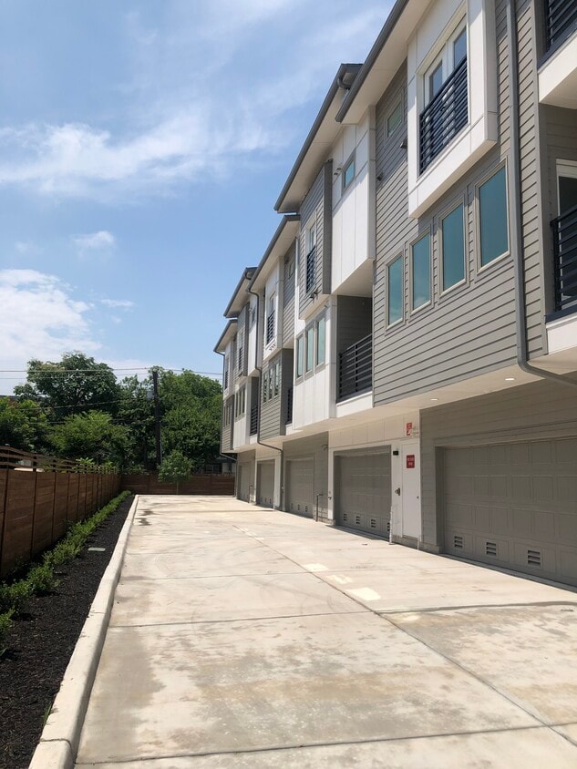 Primary Photo - Noble Vista Luxury Townhomes