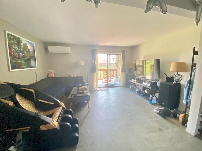 Building Photo - 603 Garden Cir