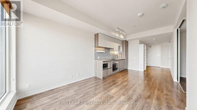Photo du bâtiment - 898 Portage Pkwy