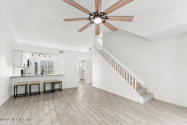 Building Photo - 567 Aquatic Dr