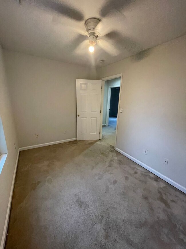 Foto del edificio - Great detached duplex