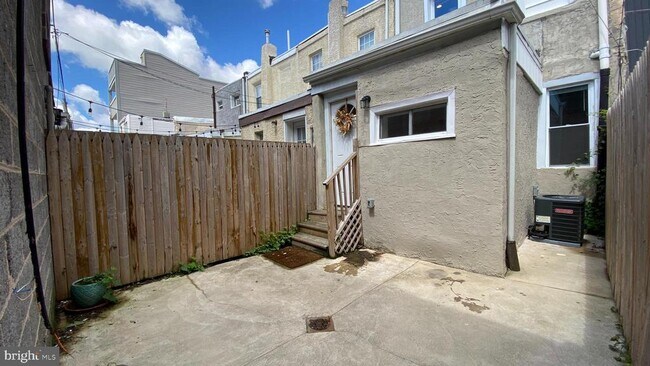 Foto del edificio - 2321 E Cabot St