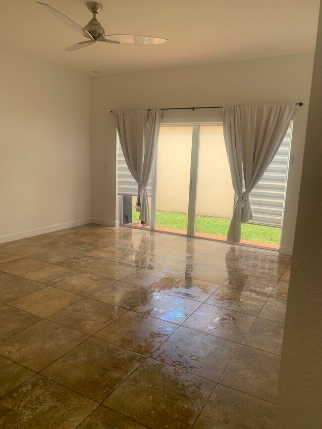 Foto del edificio - 8766 SW 213th Ter