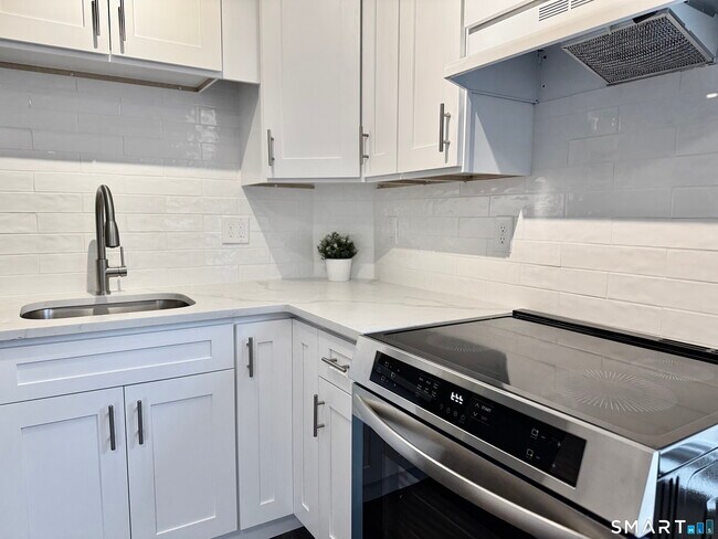 Foto del edificio - 34 Hanford Ave