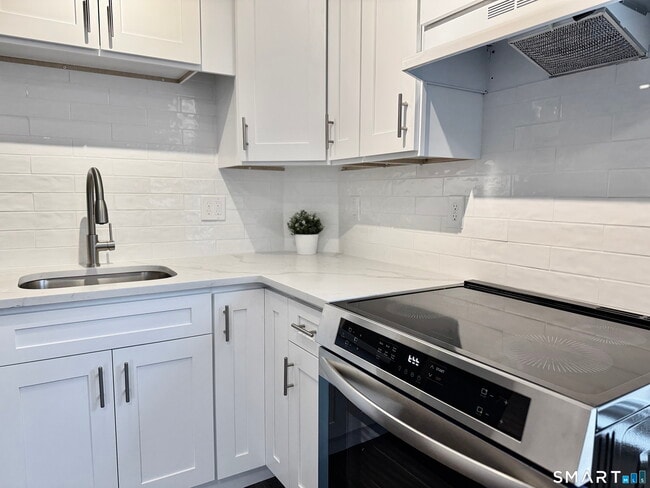 Building Photo - 34 Hanford Ave