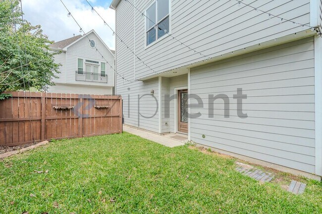 Foto del edificio - 850 W 20th St