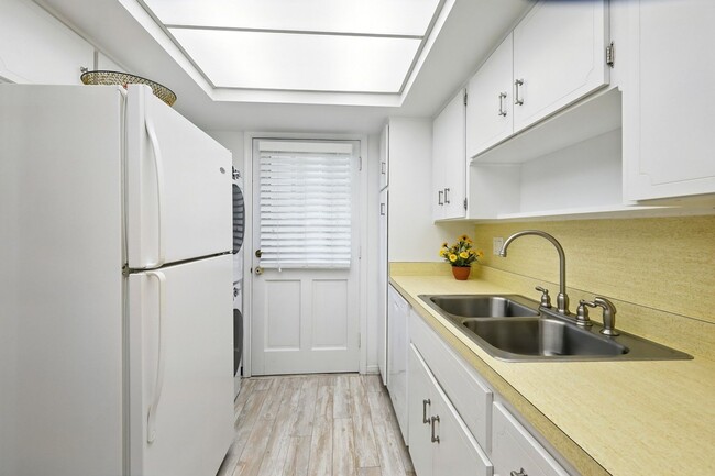 Photo - Ocean Towers - Direct Beach Access Apartment