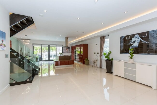 Building Photo - 96 Columbia Terrace