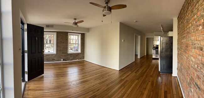 Foto del edificio - 421 Independence Ave SE