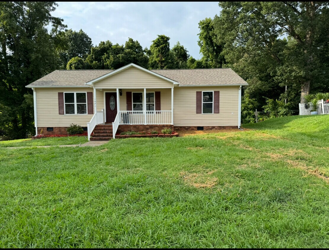 Primary Photo - 1451 Finsbury Ln