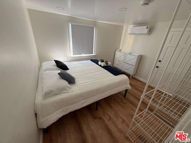 Foto del edificio - 1153 W 2nd St