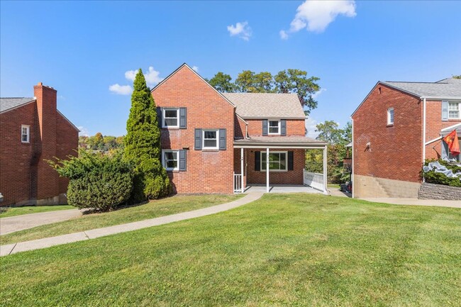 Building Photo - 3 Bedroom, 1 Bathroom - Newly Renovated in...