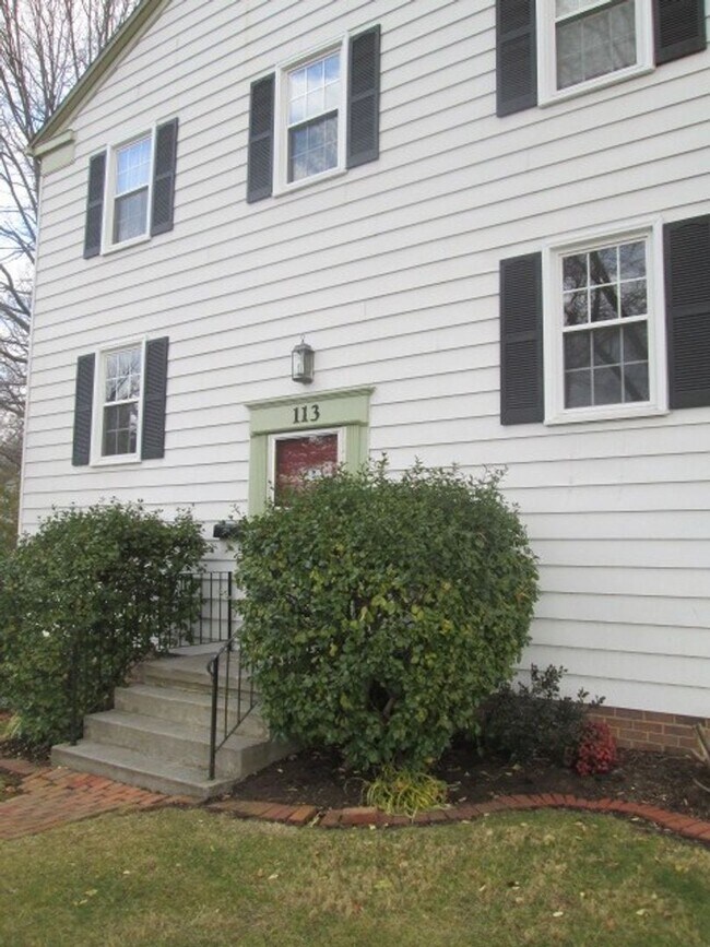 Building Photo - 113 Yorkshire Ct