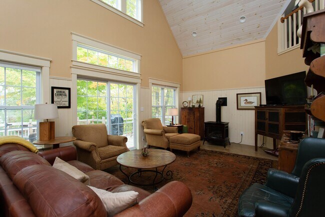 Foto del edificio - 1439 White Hill Rd