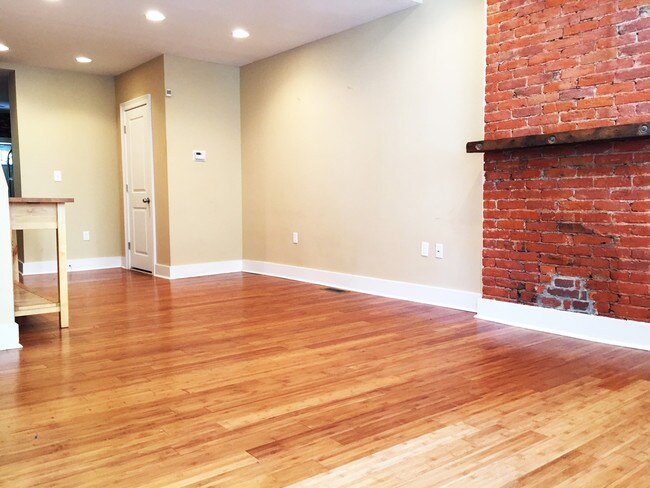 Building Photo - Modern 2 Bedroom Home in Point Breeze!
