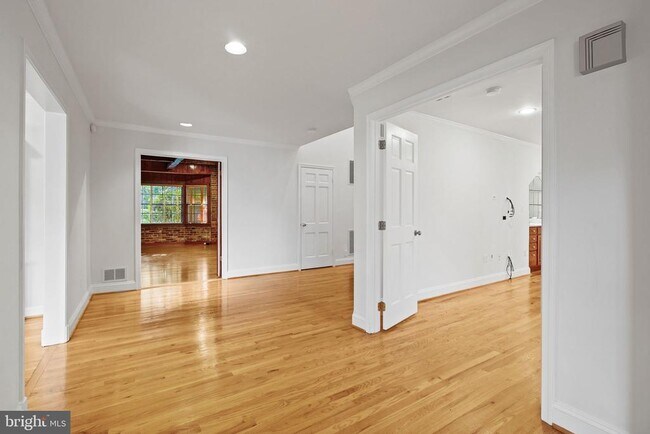 Foto del edificio - 10810 Burbank Dr
