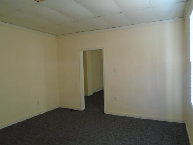 Building Photo - 2115 Saint Joseph Ave