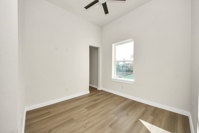 Foto del edificio - 8025 Peachtree St