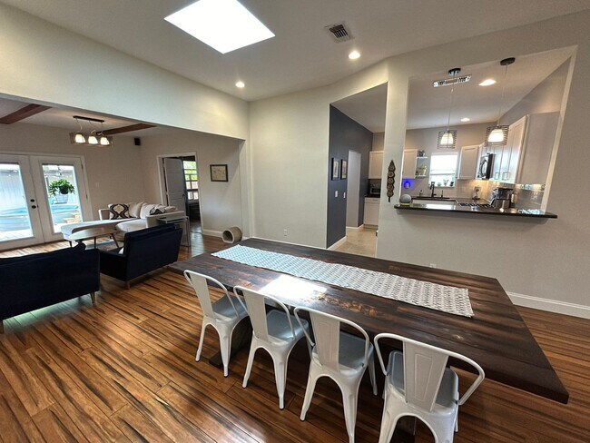 Foto del edificio - *COMING SOON* Updated Home Near Downtown – EV Charger, Office & Outdoor Oasis!