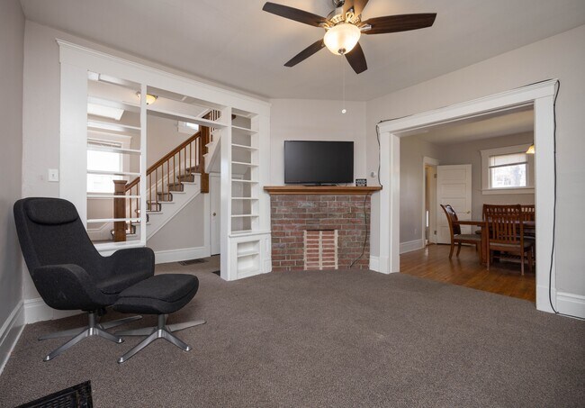 Foto del edificio - 1317 Forest Ct