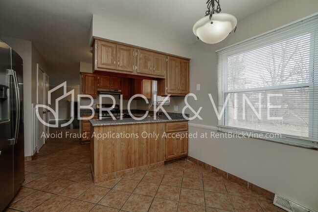 Foto del edificio - 4972 Woodbriar Place