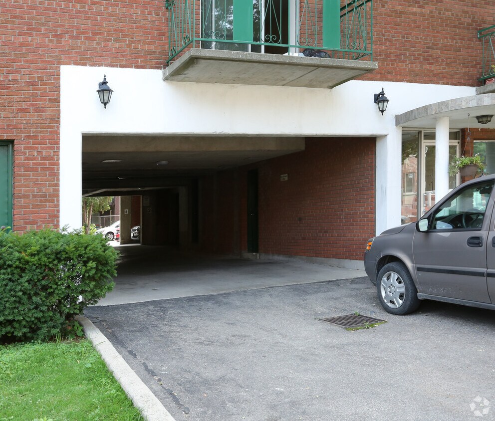 Photo du bâtiment - Topaz Apartments