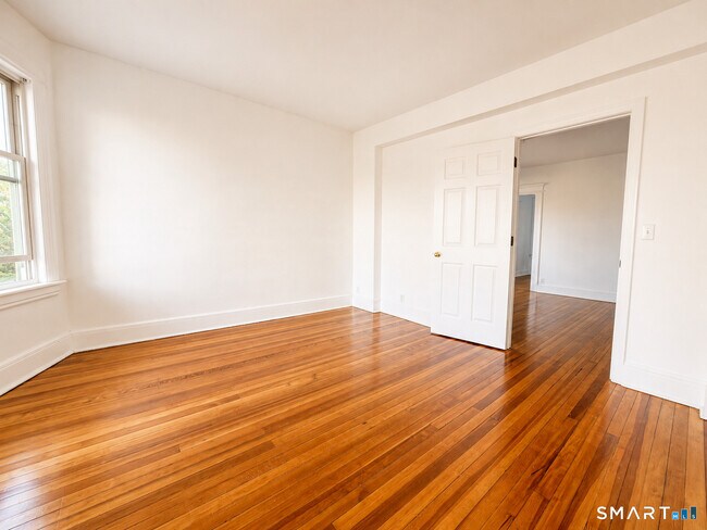 Building Photo - 545 Huntington Rd