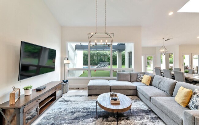 Foto del edificio - Rates Vary: $9,995 - $14,995