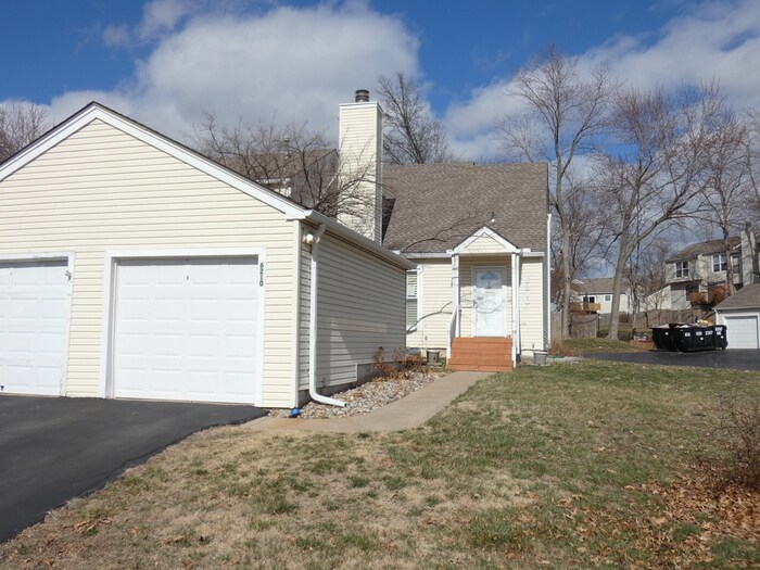 Primary Photo - Great location 6210 NW 82nd Ter- Great Tow...