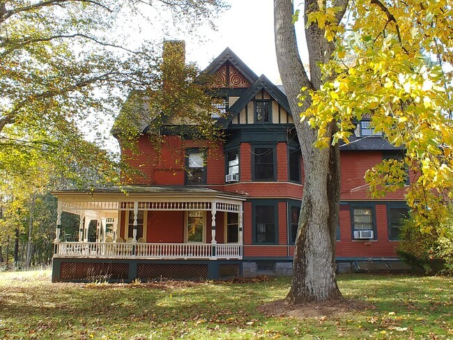 Building Photo - 462 Lime Rock Rd