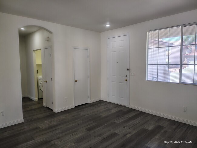 Foto del edificio - 5526 Cresent Valley St
