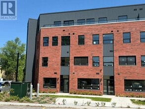 Building Photo - 405 Queen St S