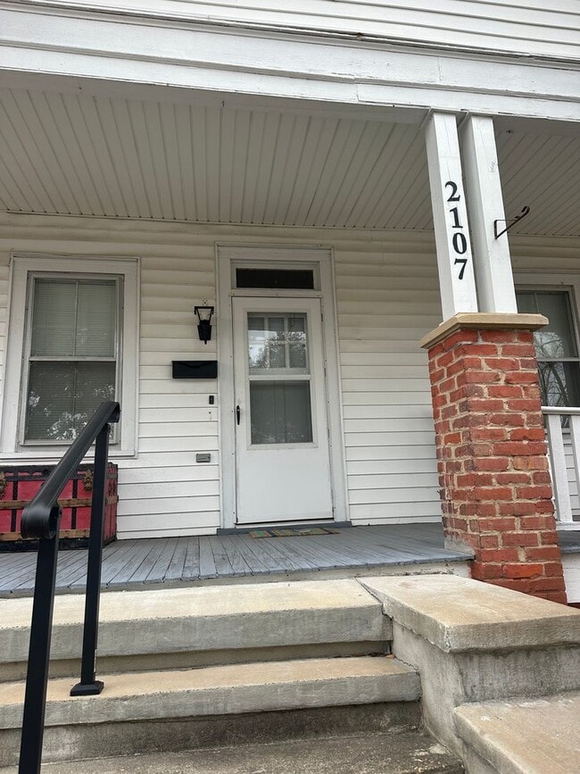 Building Photo - Charming 1 Bedroom, 1 Bath Furnished Home Available for Rent with Flexible Lease Terms