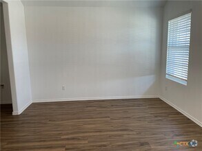 Building Photo - 214 Escondido Cir
