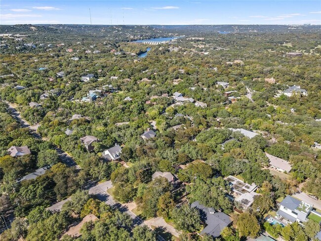 Building Photo - 203 Wallis Dr