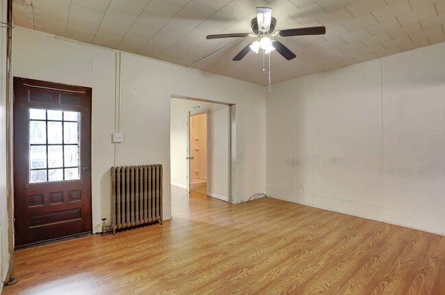 Foto del edificio - 326 E 4th St