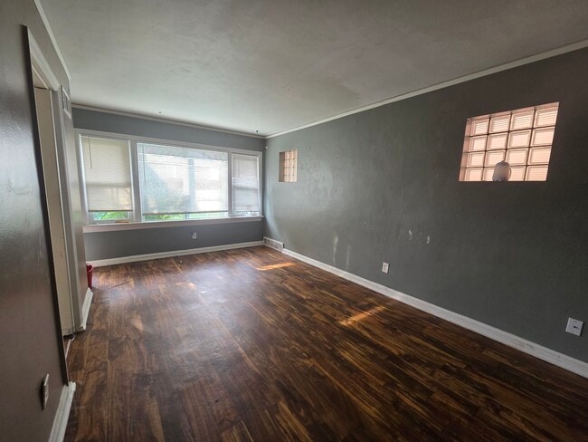 Living Room - 3510 Central Pl