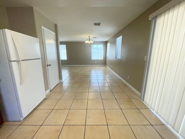 Building Photo - Move-In Ready 3-Bedroom Rental in Quiet No...