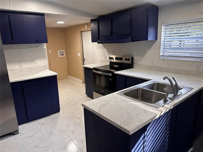 Foto del edificio - 12111 Anderson Dr