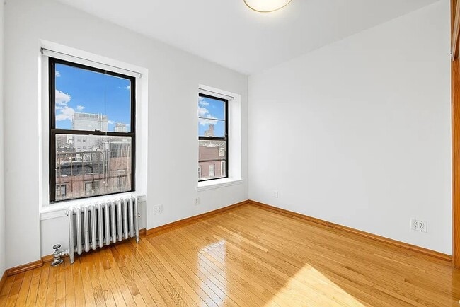 Foto del edificio - 63 E 7th St