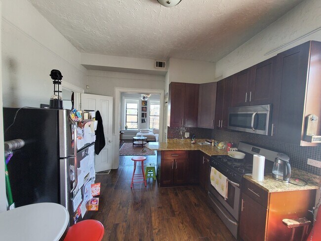 Foto del edificio - 1528 N Ashland Ave