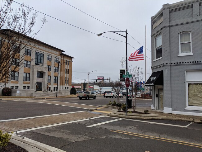 Foto del edificio - Commercial or residential loft unit available in Historic  Downtown Russellville