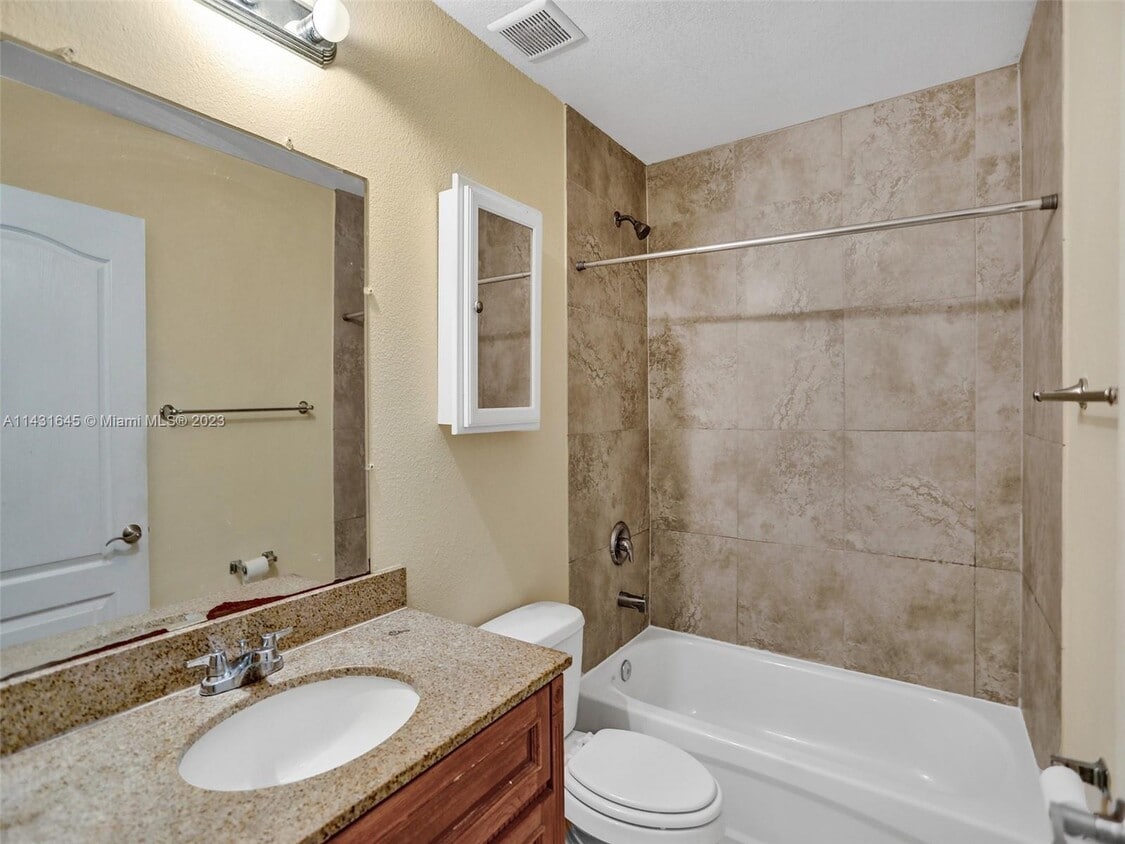 425 NW 40th Ct, Oakland Park, FL 33309 Townhome Rentals in Oakland
