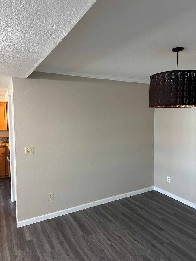 Building Photo - Spacious 2 Bed/2 Bath Condo in Northgate w...