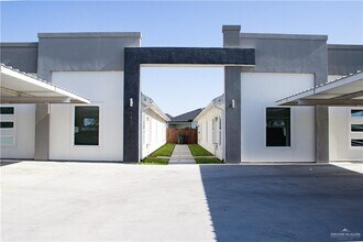 Building Photo - 16 Angelina Dr