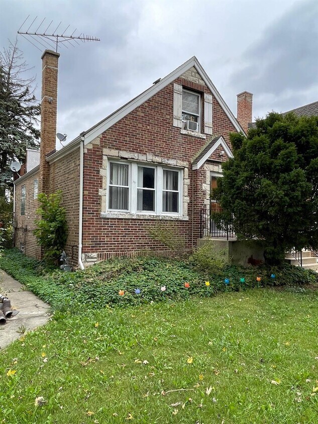 Primary Photo - 5054 W Newport Ave