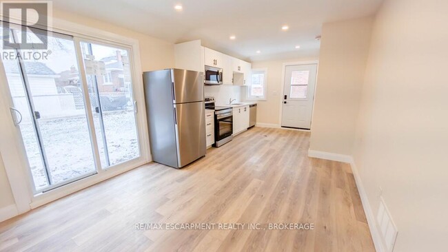 Building Photo - 21 Fawell Ave
